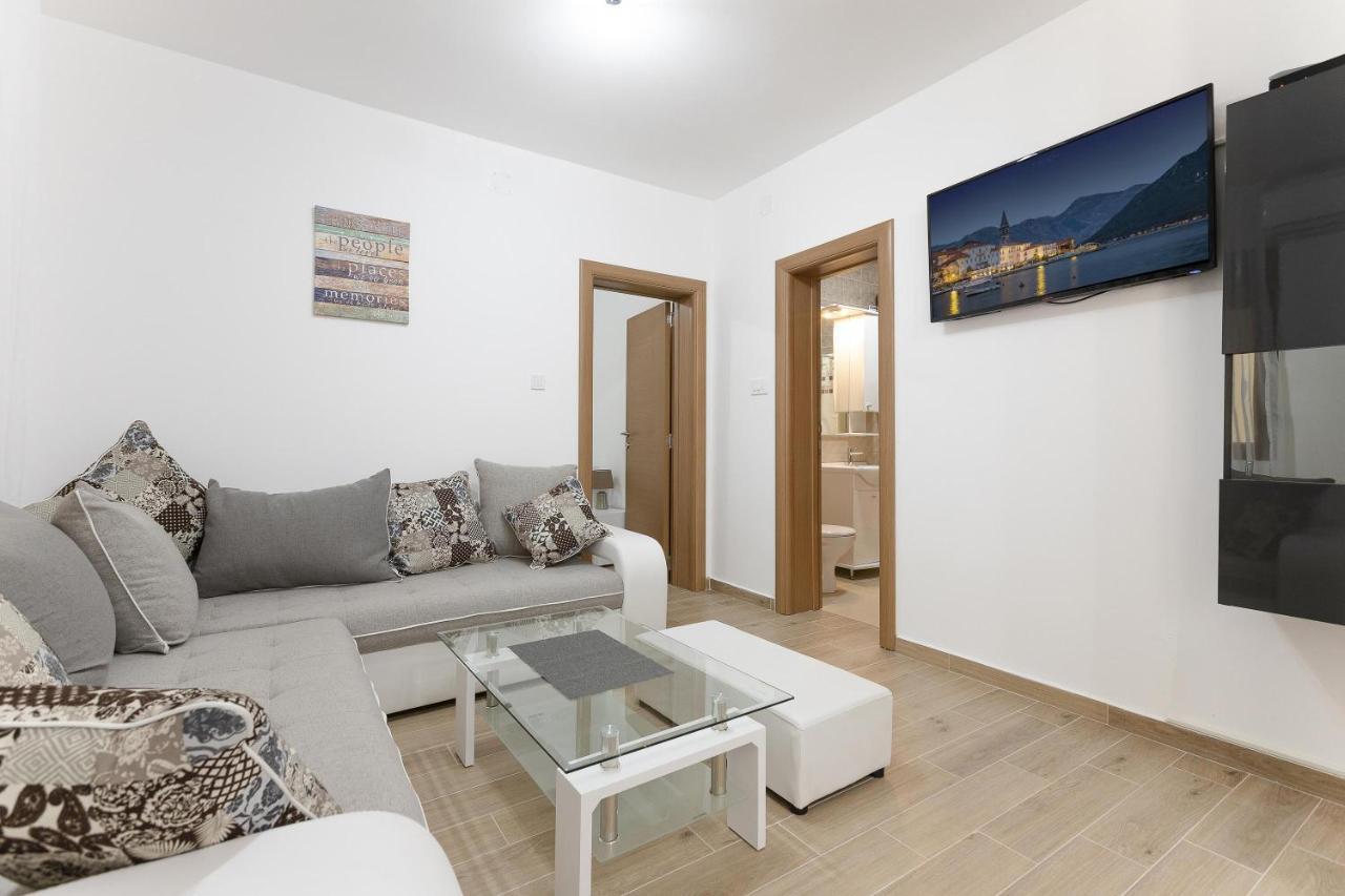 Muo Sea Front Apartments Kotor Exterior photo